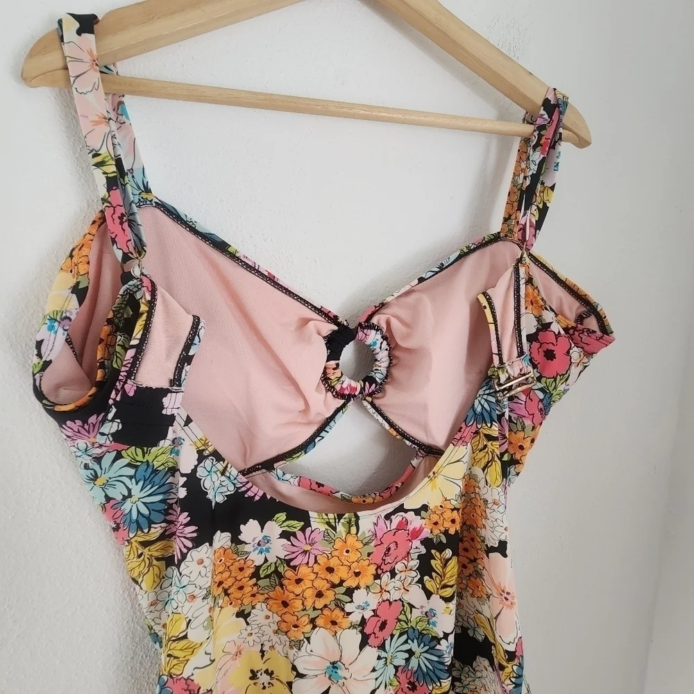 Cyn & Luca Multi Floral Roxy One Piece Plus Size 2X - Picture 12 of 14